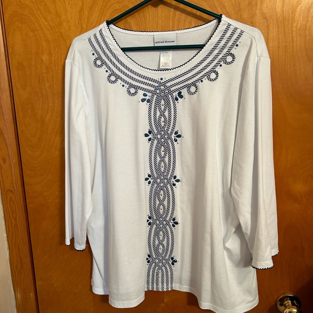 Dressy Alfred Dunner white top with navy